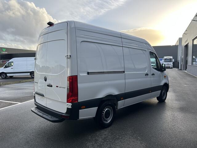 Mercedes-Benz SPRINTER 317 CDI L2 H2 Pro Facelift / MBUX / Navigatie / Camera / Geveerde stoel / Cruise control / Airco / 270 Graden achterdeuren