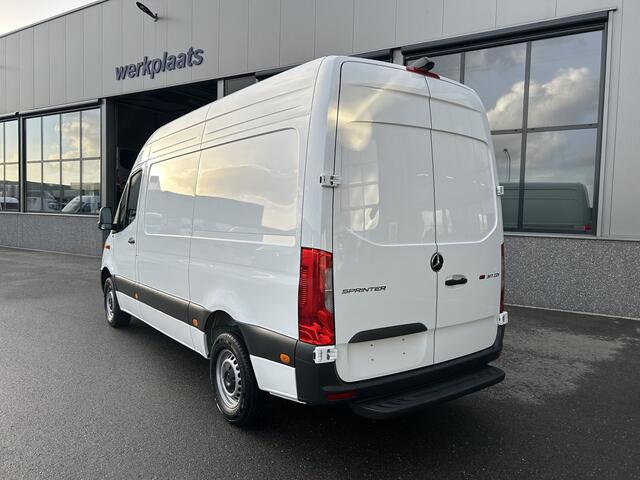 Mercedes-Benz SPRINTER 317 CDI L2 H2 Pro Facelift / MBUX / Navigatie / Camera / Geveerde stoel / Cruise control / Airco / 270 Graden achterdeuren
