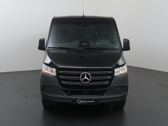 Mercedes-Benz SPRINTER 317 CDI | L2 H1 | PRO | AUTOMAAT | 3500 KG. AHW | ACHTERUITRIJCAMERA | CRUISE CONTROL | TREKHAAK | BETIMMERDE LAADRUIMTE | DIEP ZWART | 3-ZITS | LICHT -/ REGEN SENSOR | CARPLAY | ANDROID AUTO | CERTIFIED