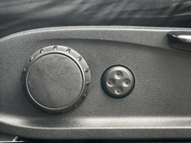 Mercedes-Benz SPRINTER 316 2.2 CDI L2H2 EURO VI-D/ Zij-Schuifdeur Rechts/ 3-Zitplaatsen voor!/ Camera/Side-Bars/ Apple + Android/ DAB+/ 16'' LMV/ Dode-Hoek DET./ Zwarte-Hemel/ Navi/ Clima/ Cruise/ Bluetooth/ Multi. LEDER. Stuur/ Armsteun.