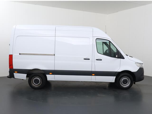 Mercedes-Benz SPRINTER 317 CDI | Aut. | L2 H2 | Navigatie | Parkeercamera | 2-zits | Opstaptrede achter | Cruise Control |