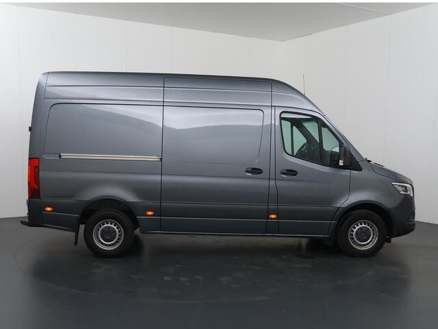 Mercedes-Benz SPRINTER 319 | 3.0 CDI V6 | L2 H2 | DODEHOEK DETECTIE | CLIMATE CONTROL | TREKHAAK | CRUISE CONTROL | VERWARMBAAR VOORRUIT | STOELVERWARMING | LED KOPLAMPEN | PARKEERCAMERA | NAVIGATIE | 3-ZITS | V6