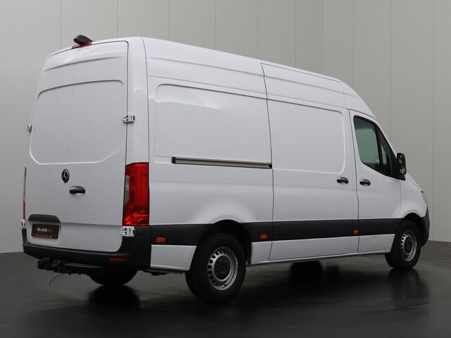 Mercedes-Benz SPRINTER 319CDi Automaat L2H2 | 3500Kg Trekhaak | Navigatie | Camera | Airco | Cruise | 3-Zits | Betimmering