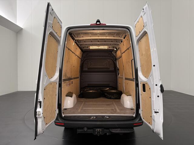 Mercedes-Benz SPRINTER 319CDi Automaat L2H2 | 3500Kg Trekhaak | Navigatie | Camera | Airco | Cruise | 3-Zits | Betimmering
