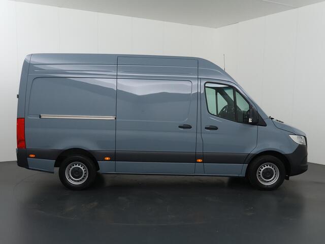 Mercedes-Benz SPRINTER 317 CDI | Aut. | L2 H2 | Pro | Verwarmde Chauffeursstoel | Bijrijdersbank | Spiegelpakket | Achteruitrijcamera | Airco | Cruisecontrol | Dodehoekassistent | 3500kg AHW | Certified |