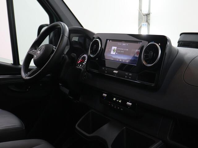 Mercedes-Benz SPRINTER 317 CDI | Aut. | L2 H2 | Pro | Verwarmde Chauffeursstoel | Bijrijdersbank | Spiegelpakket | Achteruitrijcamera | Airco | Cruisecontrol | Dodehoekassistent | 3500kg AHW | Certified |