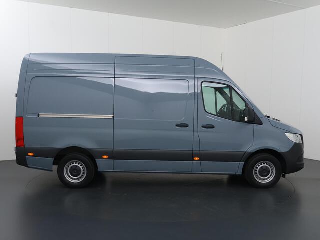 Mercedes-Benz SPRINTER 317 CDI | Aut. | L2 H2 | Pro | Verwarmde Chauffeursstoel | Bijrijdersbank | Spiegelpakket | Achteruitrijcamera | Airco | Cruisecontrol | Dodehoekassistent | 3500kg AHW | Certified |