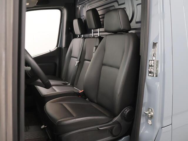 Mercedes-Benz SPRINTER 317 CDI | Aut. | L2 H2 | Pro | Verwarmde Chauffeursstoel | Bijrijdersbank | Spiegelpakket | Achteruitrijcamera | Airco | Cruisecontrol | Dodehoekassistent | 3500kg AHW | Certified |