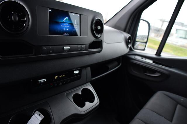 Mercedes-Benz SPRINTER 317 1.9 CDI L2H2 RWD AMG Edition Camera, Cruise, Carplay, LED, Trekhaak, Automaat, Mbux, 170pk, Sensoren, Uniek!