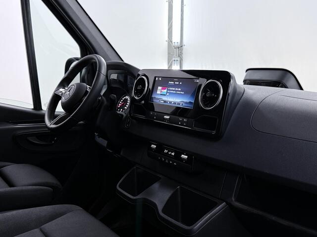 Mercedes-Benz SPRINTER 317 CDI | AUT. | L2 H2 | PRO | ACHTERUITRIJCAMERA | CRUISE CONTROL | BETIMMERDE LAADRUIMTE | DIEP ZWART | 3-ZITS | LICHT -/ REGEN SENSOR | CARPLAY | ANDROID AUTO | CERTIFIED