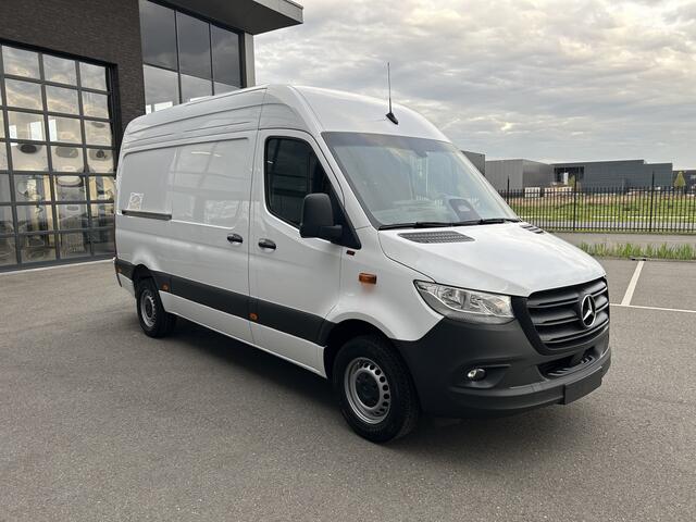 Mercedes-Benz SPRINTER 317 CDI L2 H2 Pro Facelift / MBUX / Navigatie / Camera / Geveerde stoel / Cruise control / Airco / 270 Graden achterdeuren
