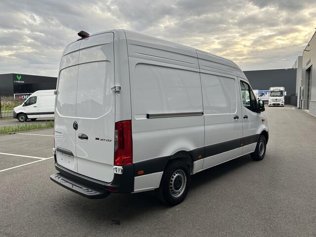 Mercedes-Benz SPRINTER 317 CDI L2 H2 Pro Facelift / MBUX / Navigatie / Camera / Geveerde stoel / Cruise control / Airco / 270 Graden achterdeuren