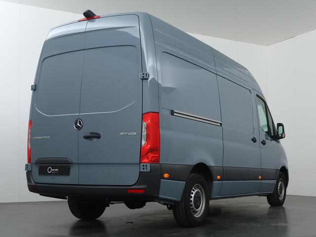 Mercedes-Benz SPRINTER 317 CDI | Aut. | L2 H2 | Pro | 3 zits | Stoelverwarming | Achteruitrijcamera | Betimmering | Laadvloer | Apple Carplay / Android Auto | Certified