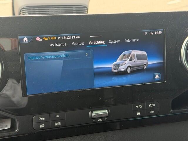 Mercedes-Benz SPRINTER 319 1.9 CDI L2 Night Edition l Distronic l LED High Performance l Geveerde best. stoel l MBUX l Smartphone Integratie l Trekhaak 3,5 t l PTS l Betimmerd l Stoelvewarming l Tweezitsbank l Airconditioning l Dode hoek assistent l Winterpakket l PANAMERCANA G