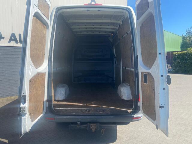 Mercedes-Benz SPRINTER 314 2.2 CDI 143pk AUT-7 L2H2 EURO VI-D NAVI Camera ECC Keyless Bluetooth Navigatie-pakket Elektr.Spiegels+Verwarmd BlindSpot-Assist Regensensor Bordherkenning Trekhaak 3.500kg Trekvermogen Betonplex Wandbetimmerd