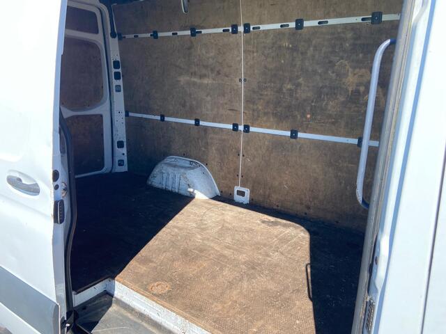 Mercedes-Benz SPRINTER 314 2.2 CDI 143pk AUT-7 L2H2 EURO VI-D NAVI Camera ECC Keyless Bluetooth Navigatie-pakket Elektr.Spiegels+Verwarmd BlindSpot-Assist Regensensor Bordherkenning Trekhaak 3.500kg Trekvermogen Betonplex Wandbetimmerd