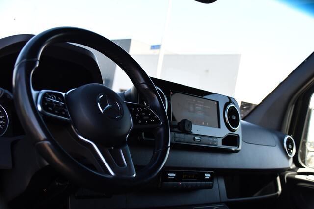 Mercedes-Benz SPRINTER 319 1.9 CDI L2H2 RWD Black Edition Full Options! 360 Camera, Cruise, Memory, LED, 3500kg Trekhaak, Leder, Carplay, 190pk, Voorruit verwarming, Uniek!