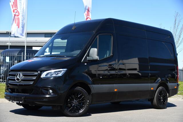 Mercedes-Benz SPRINTER 319 1.9 CDI L2H2 RWD Black Edition Full Options! 360 Camera, Cruise, Memory, LED, 3500kg Trekhaak, Leder, Carplay, 190pk, Voorruit verwarming, Uniek!