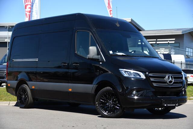 Mercedes-Benz SPRINTER 319 1.9 CDI L2H2 RWD Black Edition Full Options! 360 Camera, Cruise, Memory, LED, 3500kg Trekhaak, Leder, Carplay, 190pk, Voorruit verwarming, Uniek!