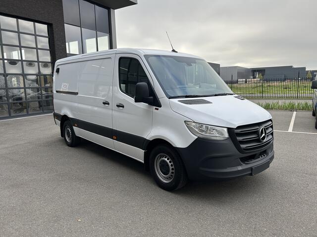 Mercedes-Benz SPRINTER 317 CDI L2 H1 L+R Schuifdeur / MBUX / Camera / Carplay navigatie / Geveerde stoel / Cruise control / Airco