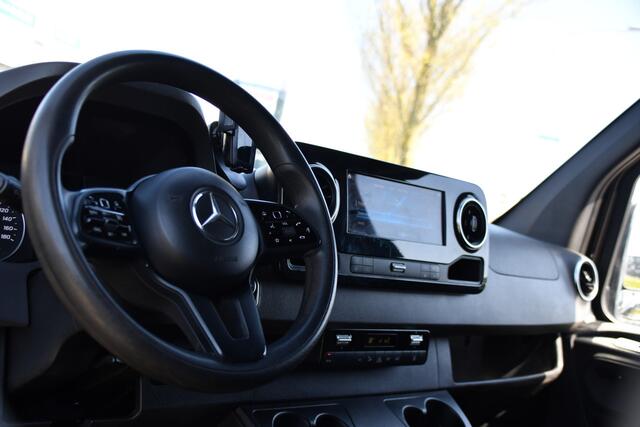 Mercedes-Benz SPRINTER 316 2.2 CDI L2H2 Black Edition MARGE! Camera, Cruise, Carplay, LED, 10,5'' Mbux, 164pk, Standkachel, Stoelverwarming, Automaat, NAVI, Leder, Uniek!