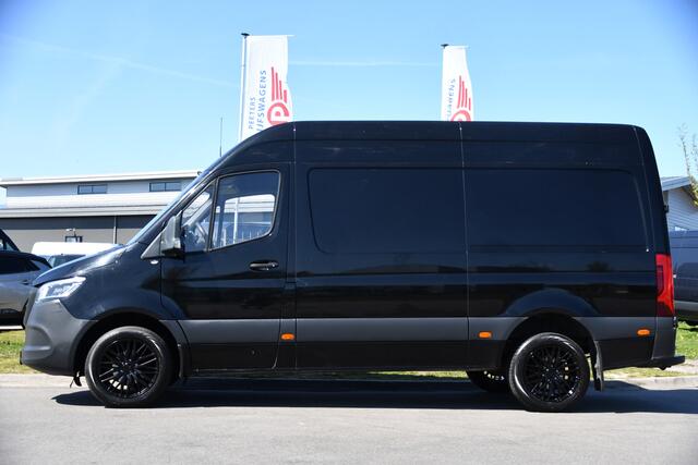 Mercedes-Benz SPRINTER 316 2.2 CDI L2H2 Black Edition MARGE! Camera, Cruise, Carplay, LED, 10,5'' Mbux, 164pk, Standkachel, Stoelverwarming, Automaat, NAVI, Leder, Uniek!