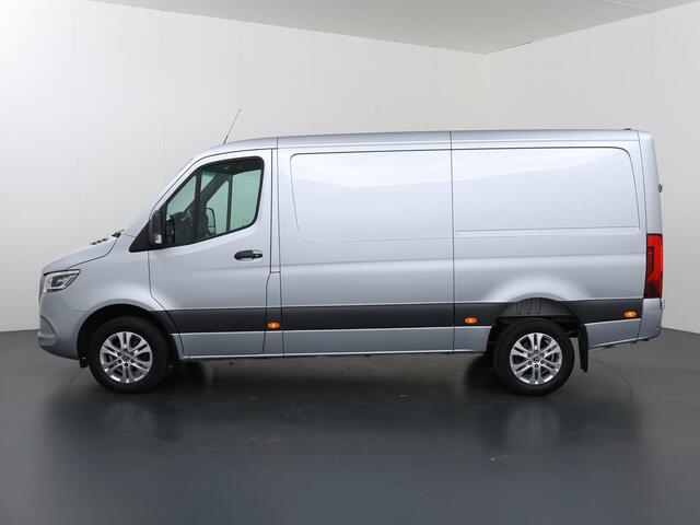 Mercedes-Benz SPRINTER 319 CDI L2 H1 | Select | Distronic | 3500 KG Trekhaak | 17" Lichtmetalen Wielen | Navigatie | Parkeercamera | LED Koplampen | Certified