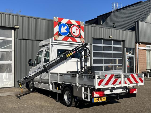 Mercedes-Benz SPRINTER 514 CDI 366 Hiab Laadkraan 018T Trekhaak 3500kg trekgewicht Airco 6-Persoons Open laadbak Pick-up Euro 6 Verkeersbord Actiebord Pijlenbord Bakwagen P-up Tachograaf 1e eigenaar ex gemeente