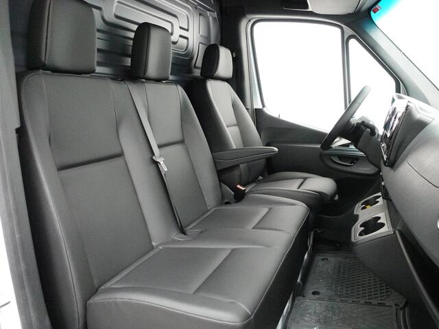 Mercedes-Benz SPRINTER 315 CDI Automaat L2H2 PRO Airco MBUX Navigatie Adaptive Cruise Control Leder PDC VA + Camera Trekhaak 3500kg Comfortstoel