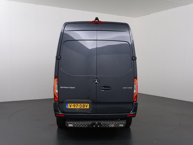 Mercedes-Benz SPRINTER 317 CDI | Aut. | L2 H2 | Dubbele Cabine | 3.5T AHW | 6-Zits | LM Velgen | Stylingpakket | Stoelverwarming | Parkeercamera | Navigatie | Safebumper | Tachograaf | Certified