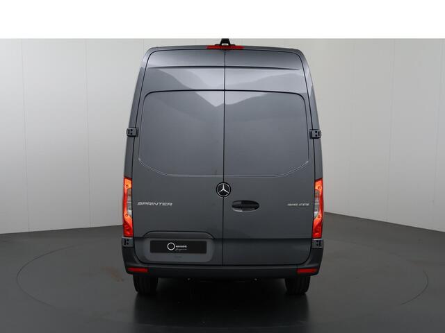 Mercedes-Benz SPRINTER 315 CDI | L2 H2 | RWD | Aut. | PRO | BPM VRIJ! | ACHTERUITRIJCAMERA | 3500 KG AHW | DODEHOEKASSISTENT | AIRCO | CRUISE | CARPLAY | ANDROID AUTO | METALLIC | 3-ZITS | MBUX SYSTEEM GROOT
