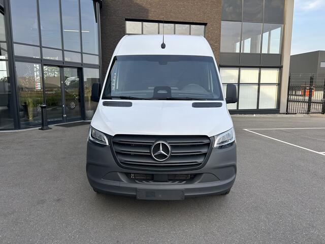Mercedes-Benz SPRINTER 315 CDI L2 H2 RWD PRO / 2800KG Trekhaak / LED / MBUX / Navigatie / Camera / Cruise control / Airco