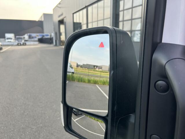 Mercedes-Benz SPRINTER 315 CDI L2 H2 RWD PRO / 2800KG Trekhaak / LED / MBUX / Navigatie / Camera / Cruise control / Airco