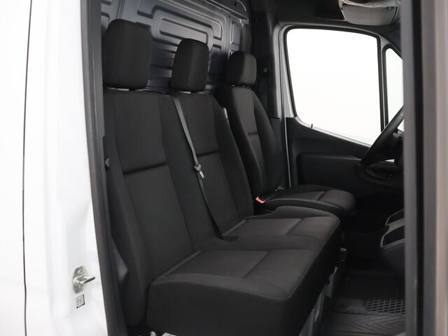Mercedes-Benz SPRINTER 317 CDI | L2 H2 | AUT. | PRO | W73 BREDE ACHTEROPSTAP | LAADRUIMTE PAKKET | AIRCO | CRUISE CONTROL | ACHTERUITRIJCAMERA | 3-ZITS | MULTIFUNCTIONEEL STUURWIEL | CERTIFIED
