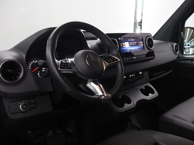 Mercedes-Benz SPRINTER 319 CDI | L2 H1 | 190 PK | AUTOMAAT | EDITION | DC DUBBELE CABINE | 6-ZITS | STYLINGPAKKET | DISTRONIC PLUS | 3500 KG TREKHAAK | STOELVERWARMING | NAVIGATIE | CAMERA | AIRCO | LED LAMPEN | CARPLAY EN ANDROID AUTO | LEDEREN BEKLEDING