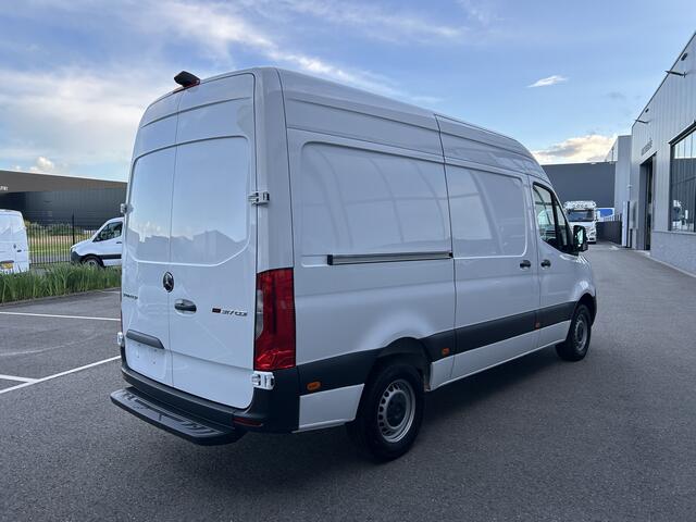 Mercedes-Benz SPRINTER 317 CDI L2 H2 360 Camera / MBUX / Navigatie / Parkeersensors / Cruise control / Airco / 270 Graden achterdeuren