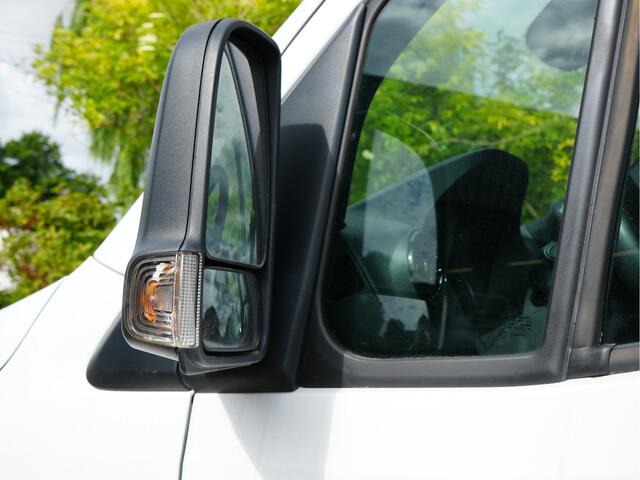 Mercedes-Benz SPRINTER 215 1.9 CDI L2H2 FWD Automaat trekhaak, camera