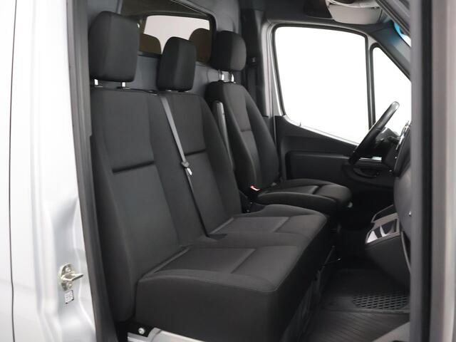 Mercedes-Benz SPRINTER 316 CDI | Aut. | L2 H2 | 3500KG. AHW | Standkachel | LM Velgen | Parkeersensoren | Zijruit in schuifdeur | 3-zits | Trekhaak | Stoelverwarming | Navigatie | Parkeercamera