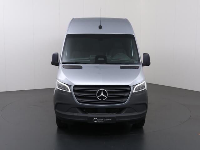 Mercedes-Benz SPRINTER 319 CDI 190 PK | L2 H2 | AUTOMAAT | PRO | LED | KUNSTLEDER ZWART BEKLEDING | CAMERA | BETIMMERDE LAADRUIMTE | CARPLAY EN ANDROID AUTO | CRUISE | AIRCO | 17" LICHTMETALEN VELGEN | LUCHTGEVEERDE BESTUURDERSSTOEL