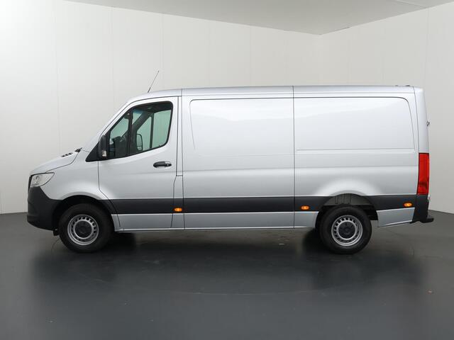 Mercedes-Benz SPRINTER 317 CDI | L2 H1 | PRO | AUTOMAAT | NAVIGATIE | AIRCO | W73 BREDE ACHTEROPSTAP | 3-ZITS | ACHTERUITRIJCAMERA | METALLIC LAK | CERTIFIED