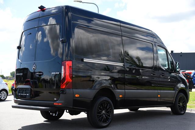 Mercedes-Benz SPRINTER 319 3.0 CDI L2H2 Black Edition 360 Camera, Adaptieve Cruise, Carplay, LED, 190pk, Stoelverwarming, Automaat, Standkachel, Uniek!