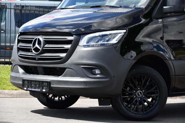 Mercedes-Benz SPRINTER 319 3.0 CDI L2H2 Black Edition 360 Camera, Adaptieve Cruise, Carplay, LED, 190pk, Stoelverwarming, Automaat, Standkachel, Uniek!