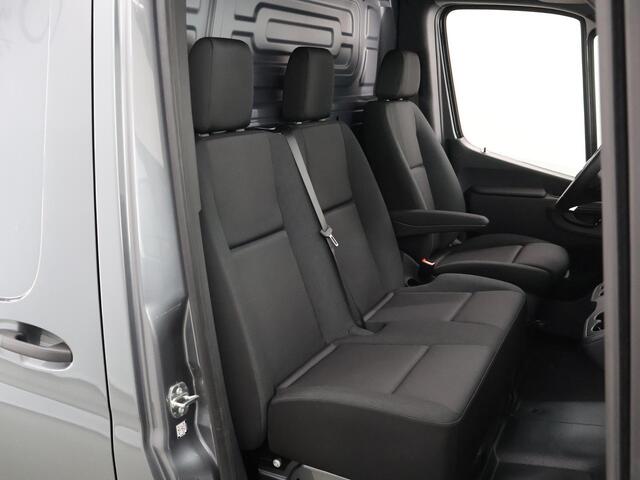 Mercedes-Benz SPRINTER 315 CDI GB L2 RWD PRO | ACHTERUITRIJCAMERA | 3500 KG AHW | DODEHOEKASSISTENT | AIRCO | CRUISE | CARPLAY | ANDROID AUTO | METALLIC | 3-ZITS | MBUX SYSTEEM GROOT