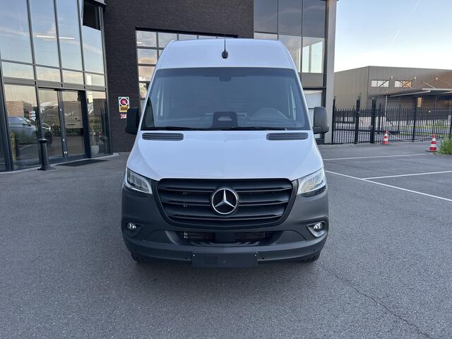 Mercedes-Benz SPRINTER 317 CDI L2 H2 Pro LED / MBUX / Navigatie / Camera / Parkeersensoren / Cruise control / Airco / 270 Graden achterdeuren