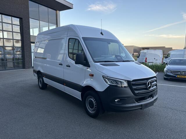 Mercedes-Benz SPRINTER 317 CDI L2 H2 Pro LED / MBUX / Navigatie / Camera / Parkeersensoren / Cruise control / Airco / 270 Graden achterdeuren