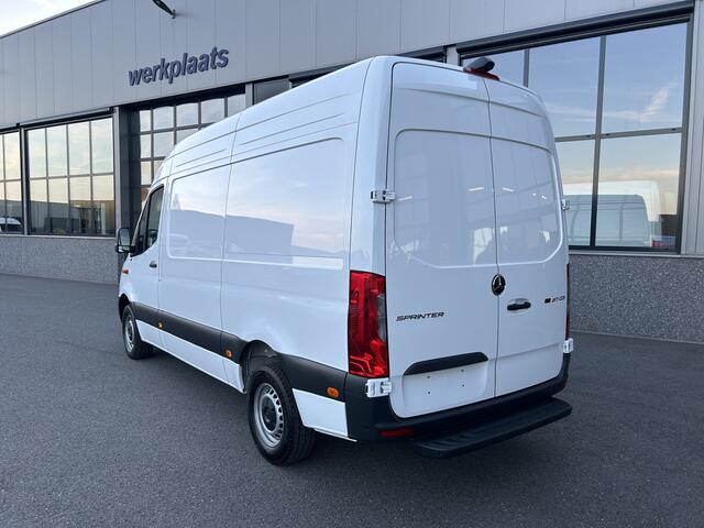 Mercedes-Benz SPRINTER 317 CDI L2 H2 Pro LED / MBUX / Navigatie / Camera / Parkeersensoren / Cruise control / Airco / 270 Graden achterdeuren