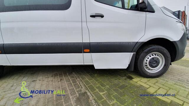 Mercedes-Benz SPRINTER FIT5 vloer: 8 klapstoelen, 4 rolstoelplekken