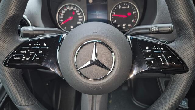 Mercedes-Benz SPRINTER FIT5 vloer: 8 klapstoelen, 4 rolstoelplekken