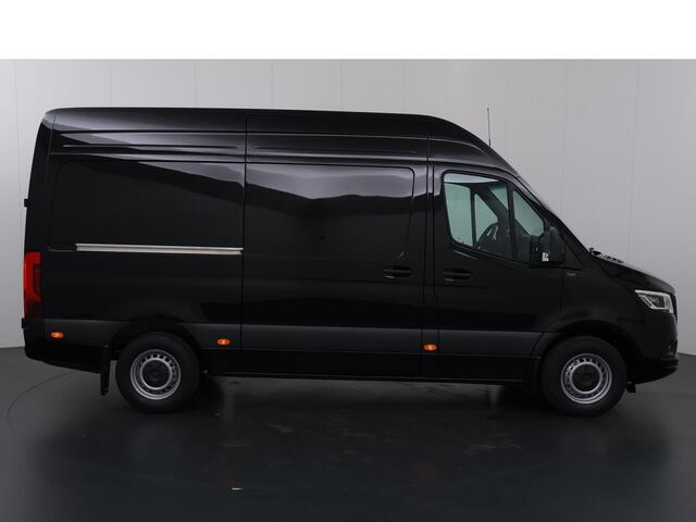 Mercedes-Benz SPRINTER 319 CDI | L2 H2 | AUTOMAAT | BPM VRIJ! | ADAPTIEVE CRUISE CONTROL | NAVIGATIE | ACHTERUITRIJCAMERA | LED LAMPEN | METALLIC | KUNSTLEDERZWART | 3500 KG VOORBEREIDING TREKHAAK | BOEK JE VOL | CERTIFIED