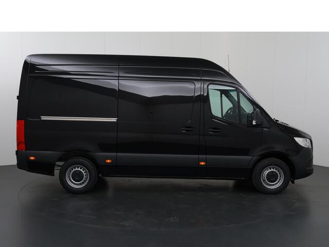 Mercedes-Benz SPRINTER 315 CDI | L2 H2 | RWD | Aut. | PRO | BPM VRIJ! | ACHTERUITRIJCAMERA | 3500 KG AHW | DODEHOEKASSISTENT | AIRCO | CRUISE | CARPLAY | ANDROID AUTO | METALLIC | 3-ZITS | MBUX SYSTEEM GROOT | CERTIFIED